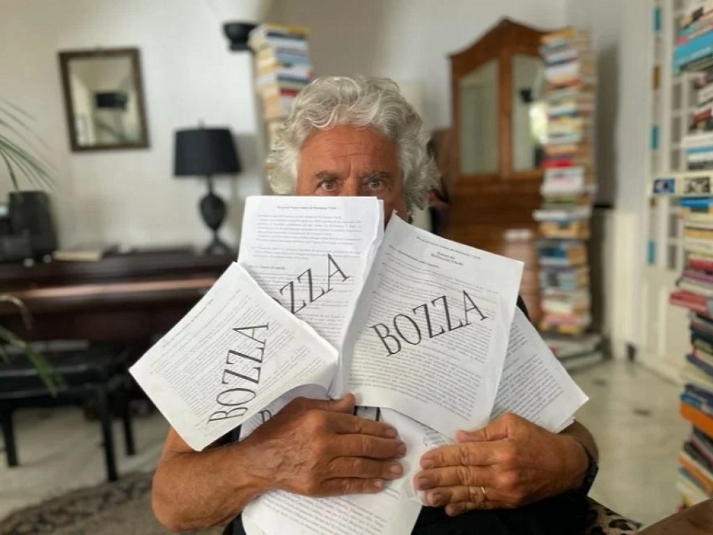 Beppe Grillo Una Bozza e Via contro Conte
