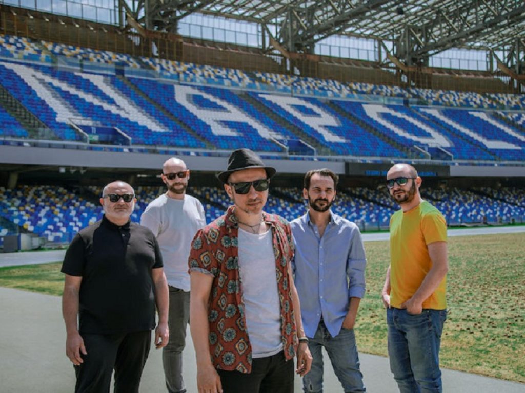 FOJA feat. Alejandro Romero: fuori sulle piattaforme digitali “’A MANO ’E D10S” il brano inedito e video tributo a Diego Armando Maradona