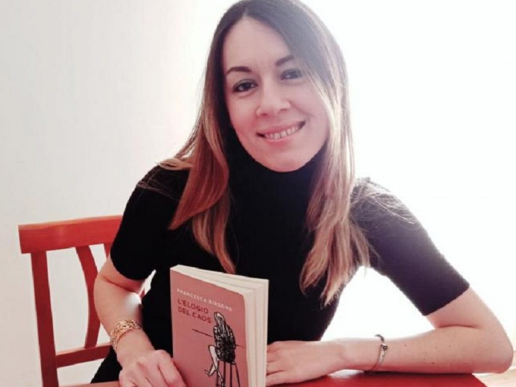Francesca Biasone esordisce con il romanzo "L'elogio del caos"