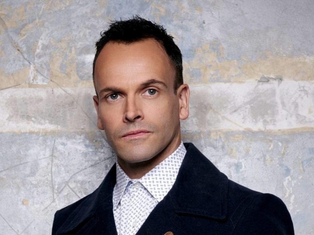 Jonny Lee Miller the crown