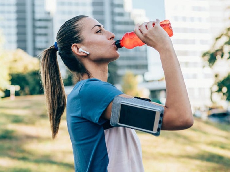 L'eccessivo consumo di bevande zuccherate da giovani aumenta il rischio di tumore del colon-retto secondo un nuovo studio scientifico