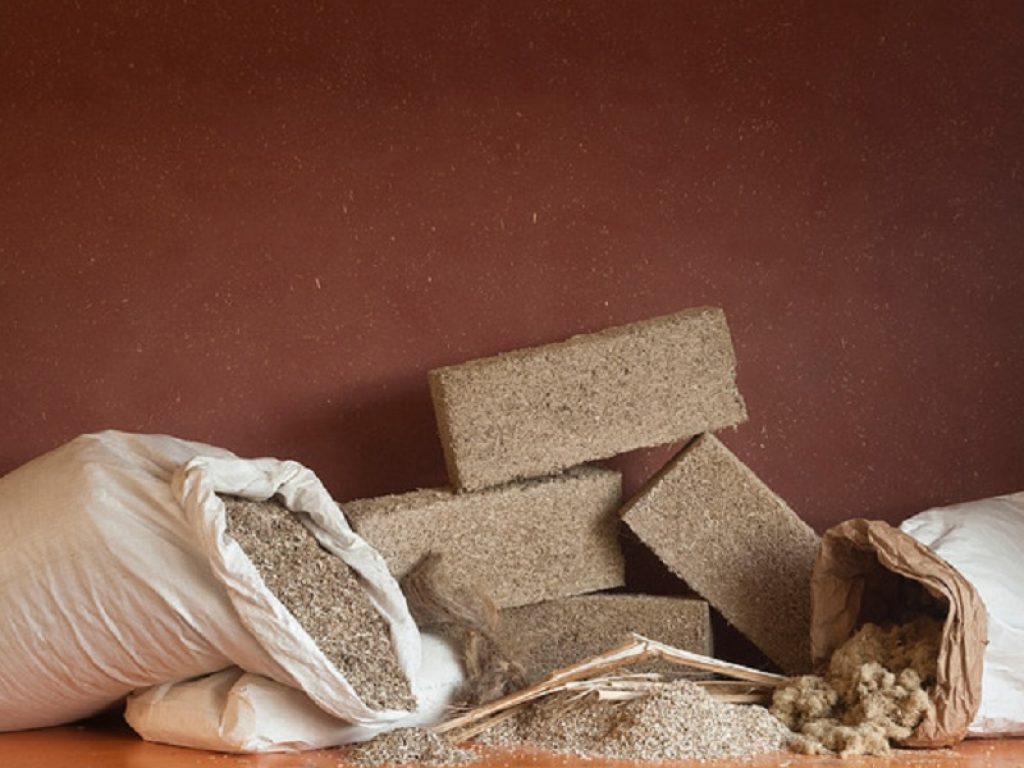 Disponibile nelle librerie e online "Canapa e Calce. Tra tradizione e innovazione dalla bioedilizia alla neoedilizia" di Gilberto Barcella