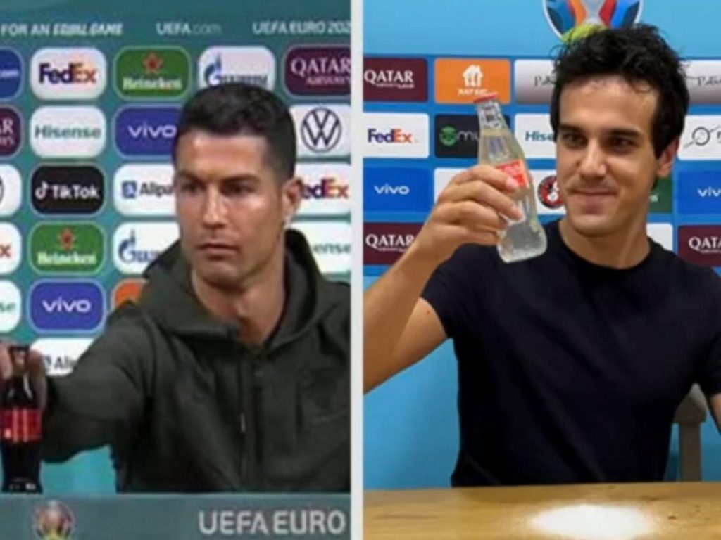 Un video realizzato dall’illusionista Luca Bono riprende il caso creato da Ronaldo delle bottigliette di Coca-Cola nascoste dal banco della conferenza stampa