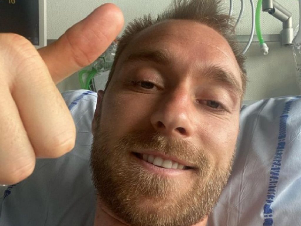 Christian Eriksen pubblica una foto sui social dall'ospedale di Copenaghen dove è ricoverato dopo il malore ai campionati Europei: "Sto bene"