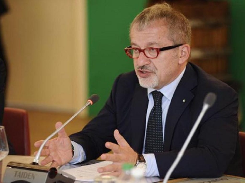 L'ex ministro dell'Interno Roberto Maroni non correrà più come sindaco di Varese: candidatura ritirata per motivi personali