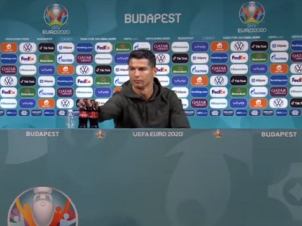ronaldo coca cola acqua