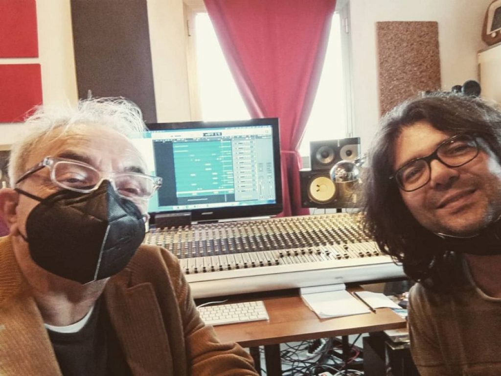 Nasce Soyuz, una nuova label discografica indipendente: l'idea è di Claudio Corradini e Matteo Marenduzzo, basata sulle linee guida di Dischi Soviet Studio