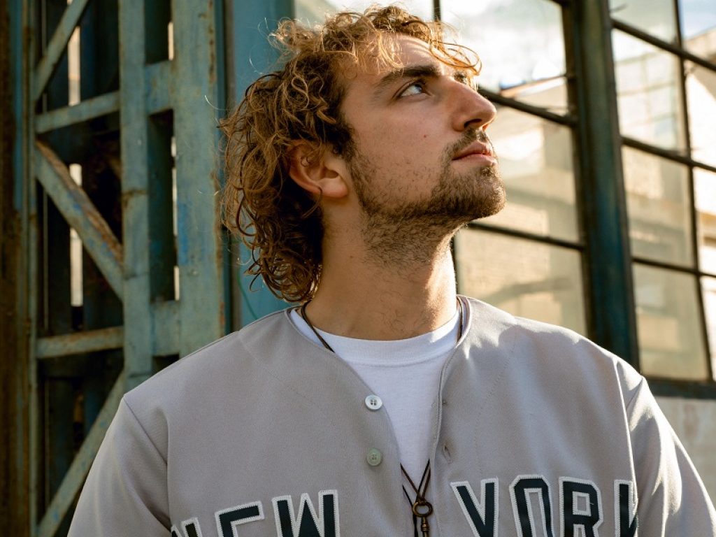 Il rapper Cokie canta "Tra le luci del Gargano"