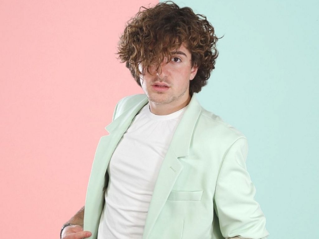 È disponibile in digitale e in rotazione radiofonica "Queste notti magiche", nuovo brano urban/pop del cantante palermitano Mess