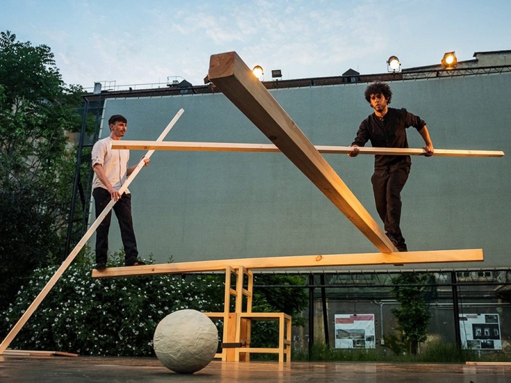 torna Lunathica, il festival internazionale di teatro di strada