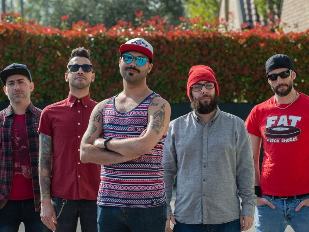 Smokey Punch: fuori "Never Go Alone To A Party"