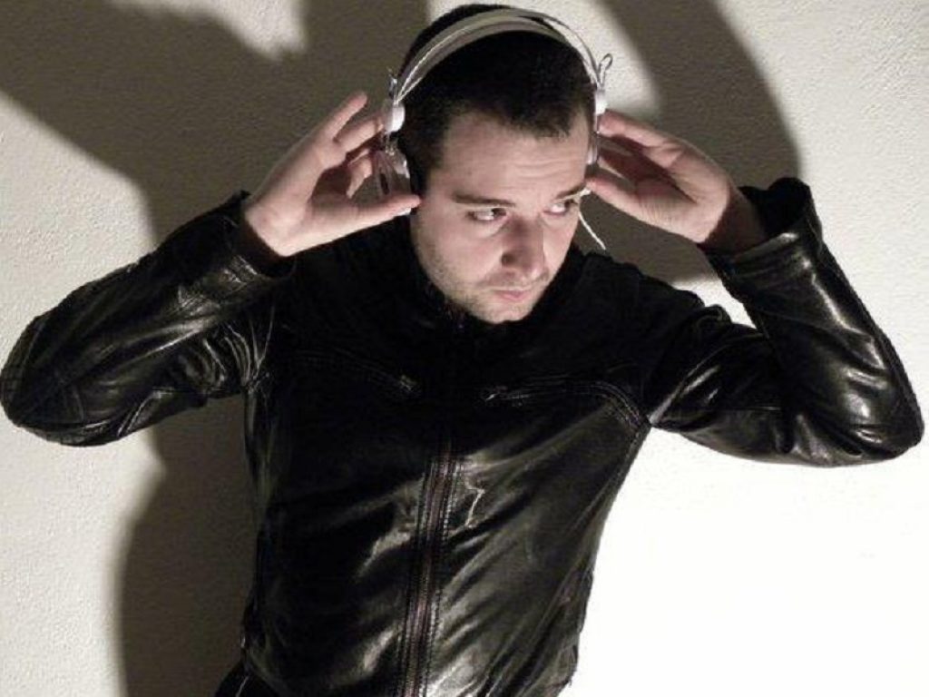 Gigi Fuscaldo online con "E cantava le canzoni"