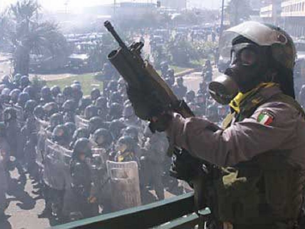 G8 Genova carica polizia