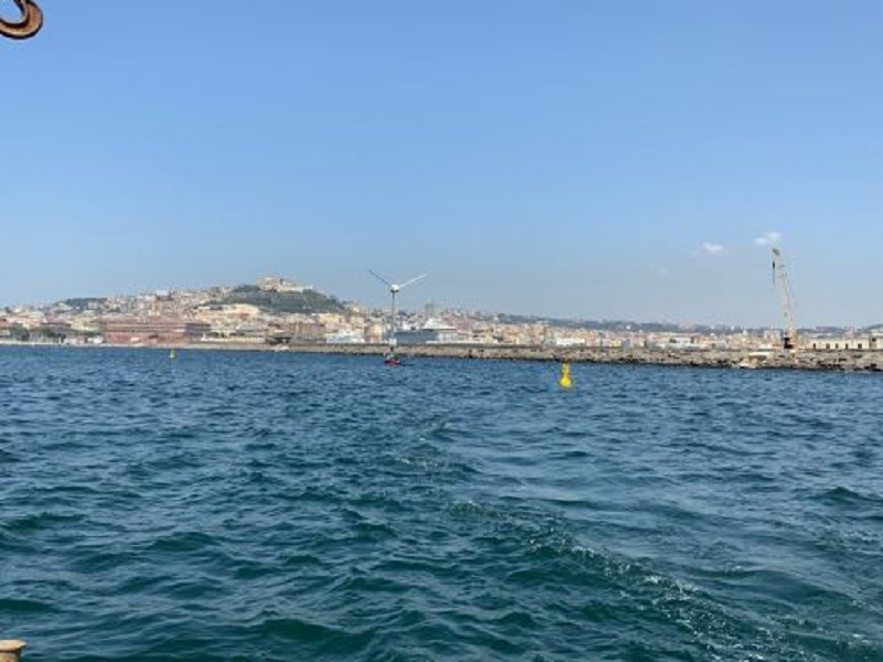 La prima turbina eolica galleggiante Hexafloat è in mare