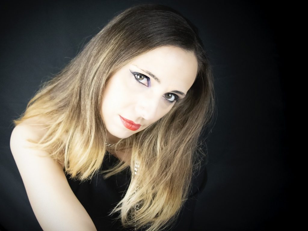 Irene Olivier dal pattinaggio europeo alle scene musicali: è online sulle piattaforme digitali il suo nuovo singolo "Witch Eyes"