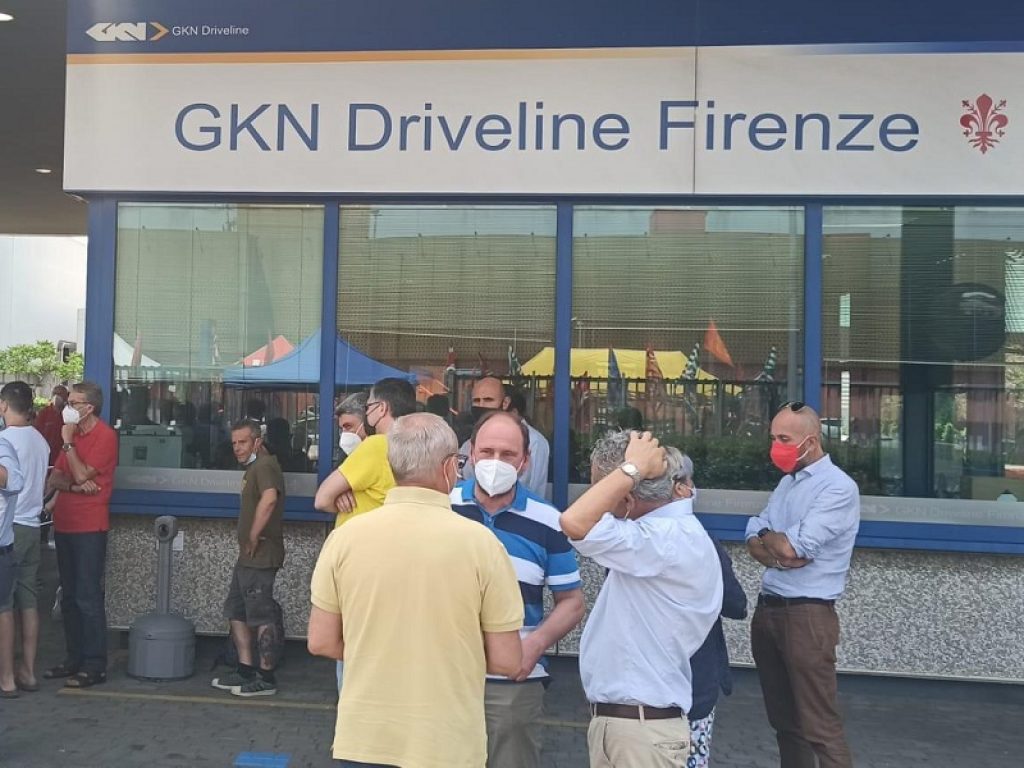 Licenziamenti alla Gkn, i lavoratori di Qualità&Servizi prepareranno pasti per gli operai in presidio in maniera totalmente gratuita in segno di solidarietà e vicinanza