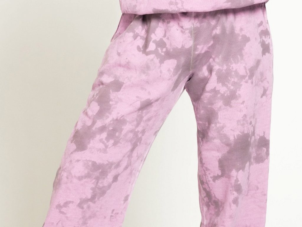 I joggers per viaggiare comodi: quelli di haimēwy Project sono morbidissimi, in 100% cotone, made in Italy e super cool