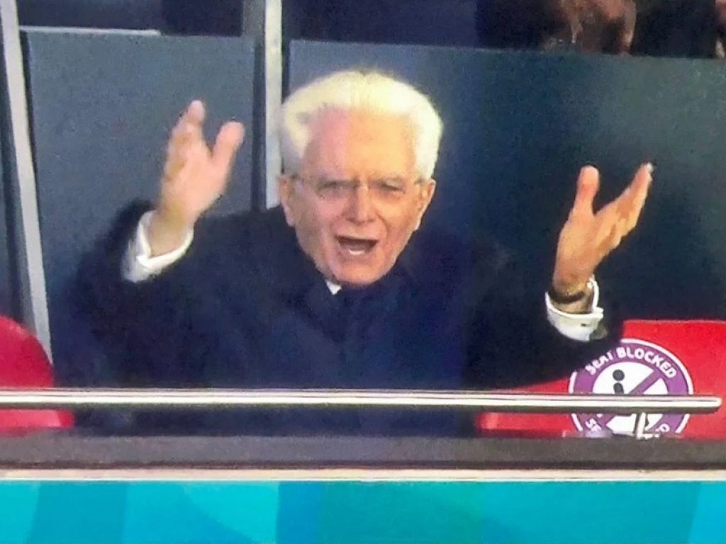 Mattarella esulta al gol di Bonucci: sui social è virale