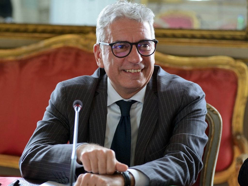 Maurizio Luvizone pubblica "Vendere o farsi comprare?"