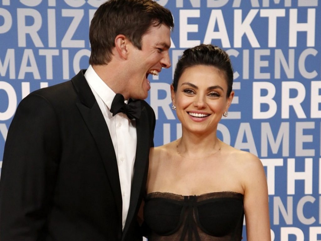 Gossip, Mila Kunis e Ashton Kutcher rivelano: "Non ha senso utilizzare il sapone tutti i giorni, ci laviamo solo quando serve"