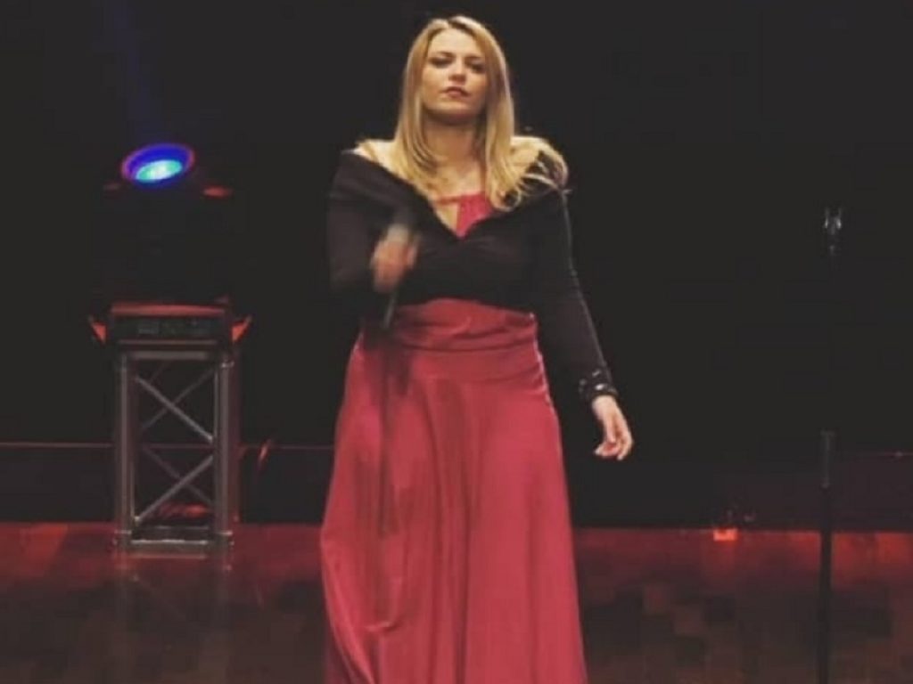 "Nella mia mente" è il brano d'esordio di Monica Bisio: il singolo della cantante 31enne è disponibile online sulle piattaforme digitali