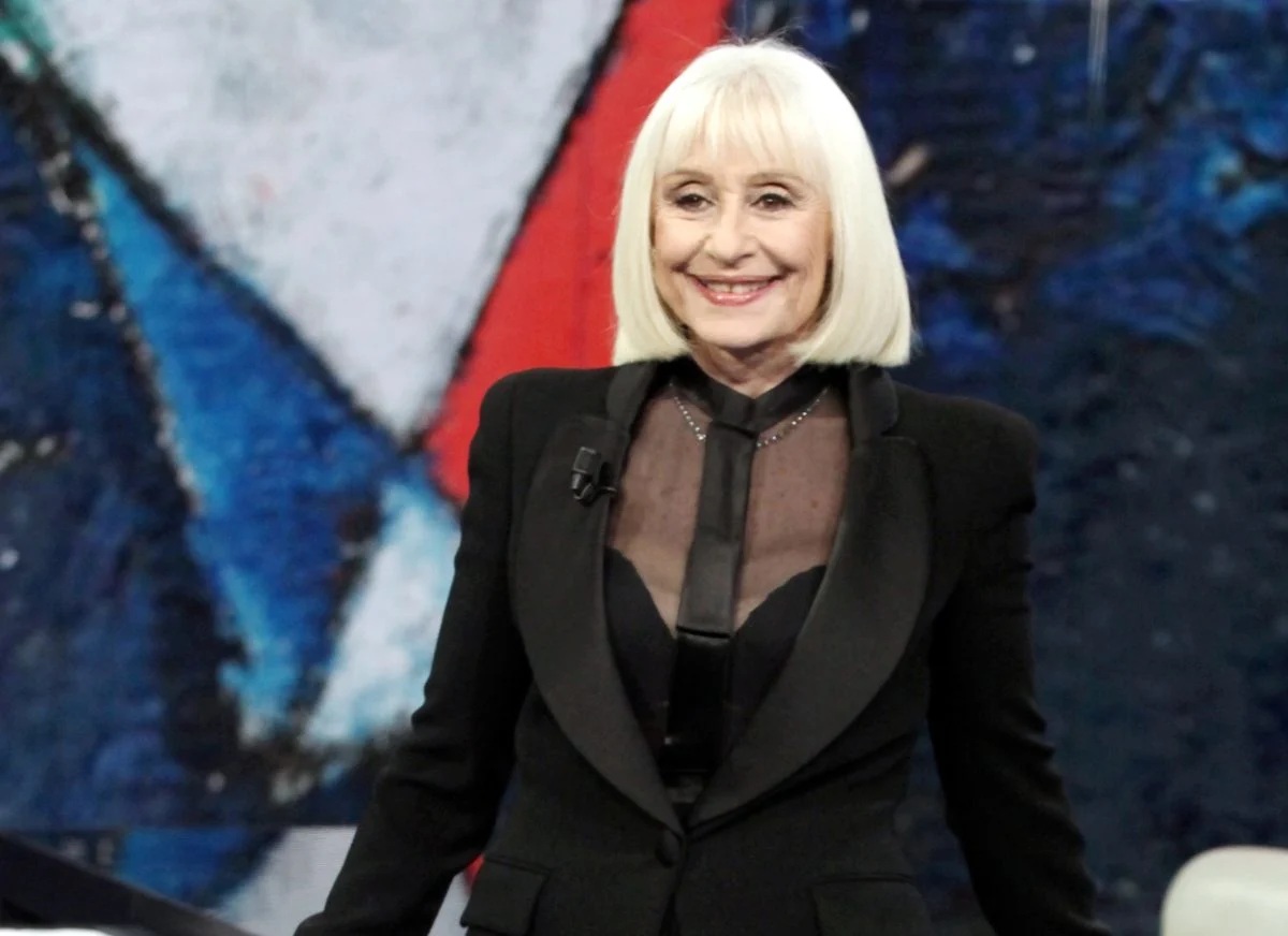 È morta Raffella Carrà a causa di una malattia: a dare il triste annuncio il compagno di una vita Sergio Iapino