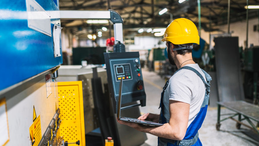 tecnico fabbrica macchinari nuova sabatini