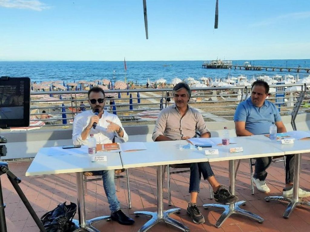 A Lignano Sabbiadoro torna Economia sotto l'ombrellone