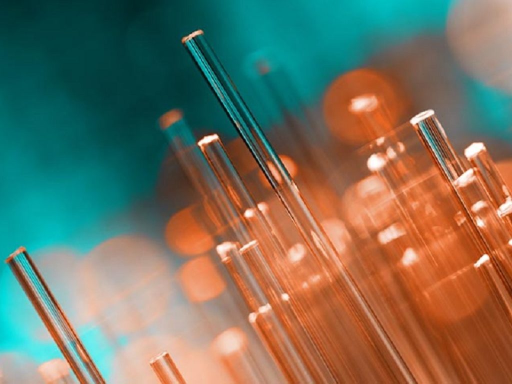 Per imprese e famiglie la velocità di navigazione è sempre più importante: ecco quali sono i vantaggi della fibra ottica e perché conviene