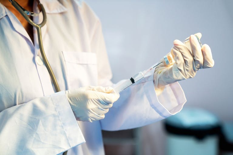 Si stima che circa il 25% dei pazienti possa ricevere una terapia mirata proprio grazie alle analisi genomiche che scoprono le alterazioni molecolari