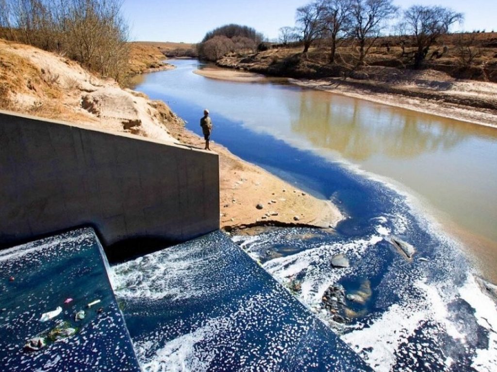 inquinamento jeans fiumi africani