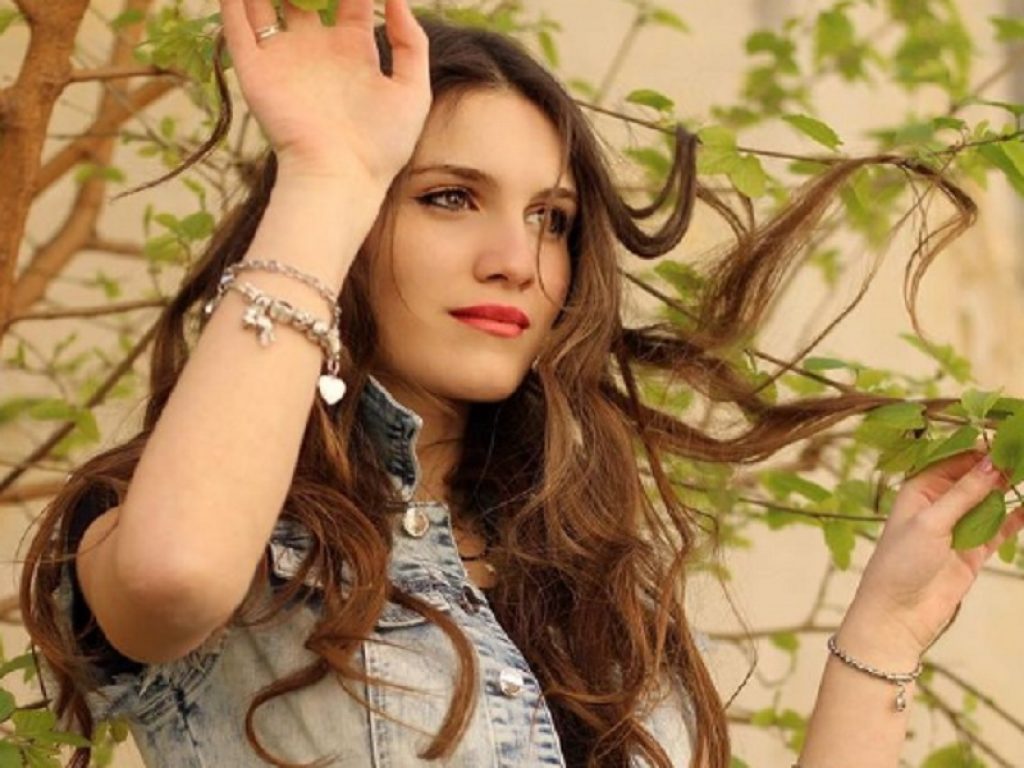 Marina Erroi debutta con il singolo "Paracadute"