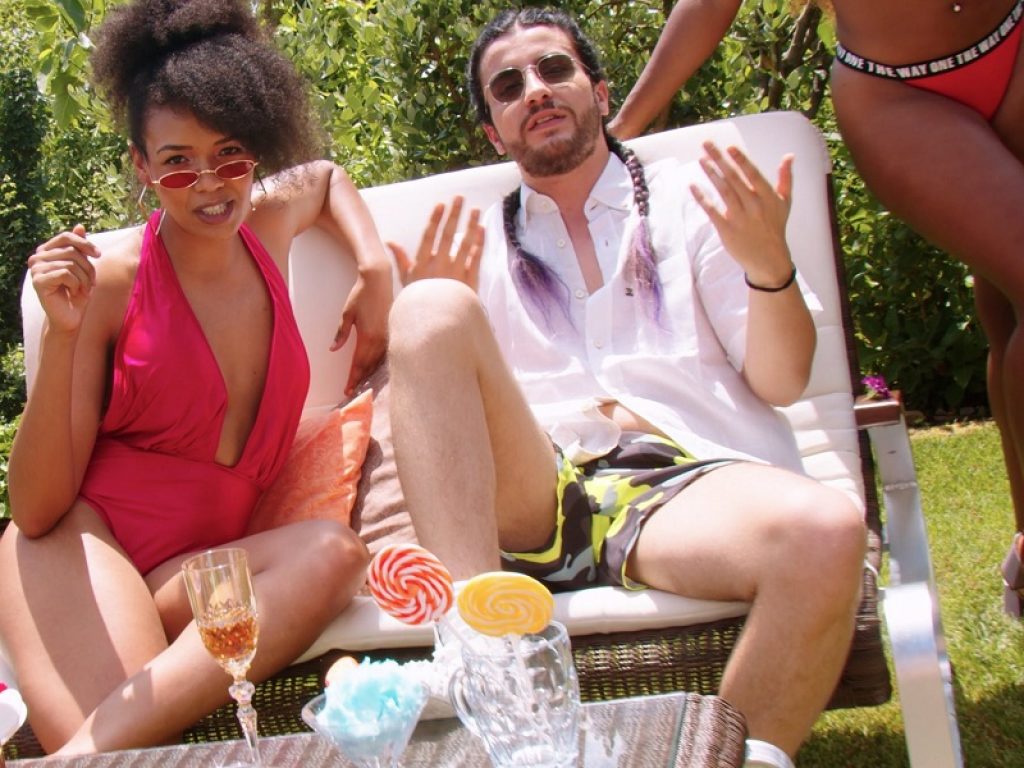 Chantal e Minellono online con "Easy"