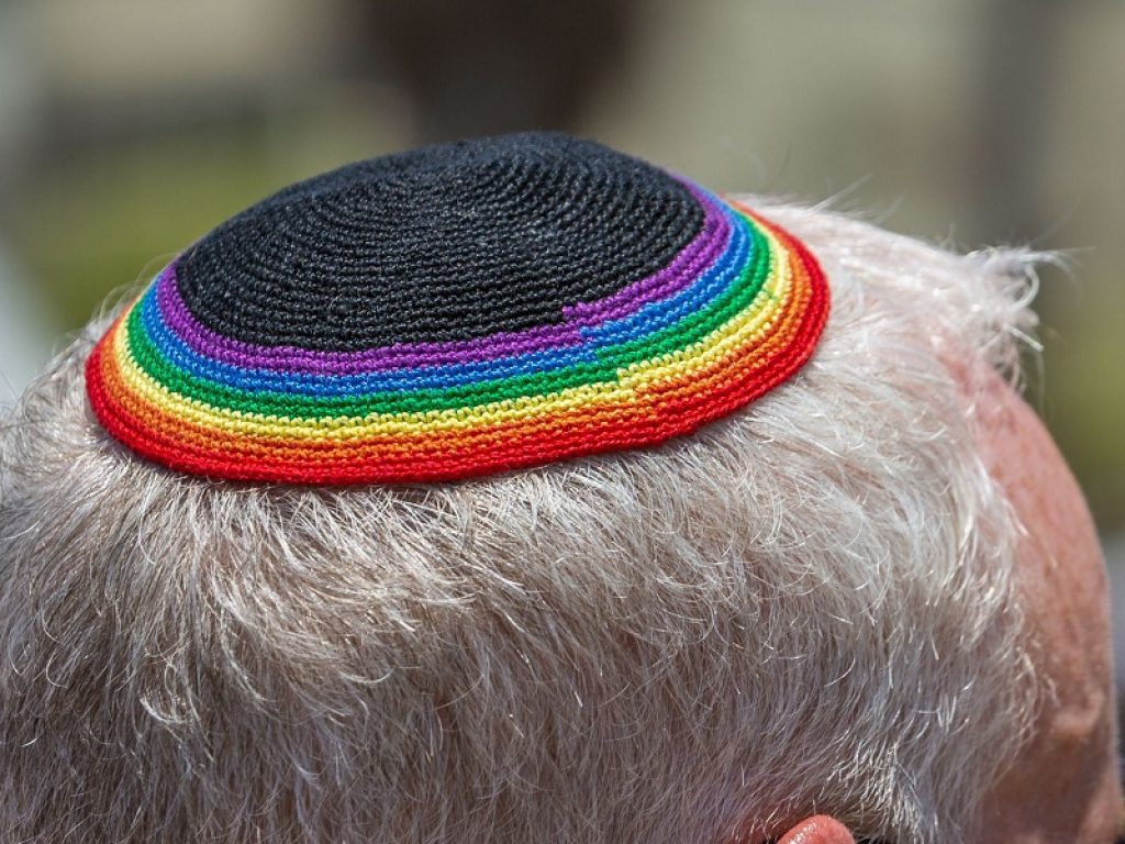 Israele apre alle donazioni di sangue degli omosessuali: dal 1° ottobre l’unico stop riguarderà coloro che dichiareranno di aver avuto rapporti a rischio