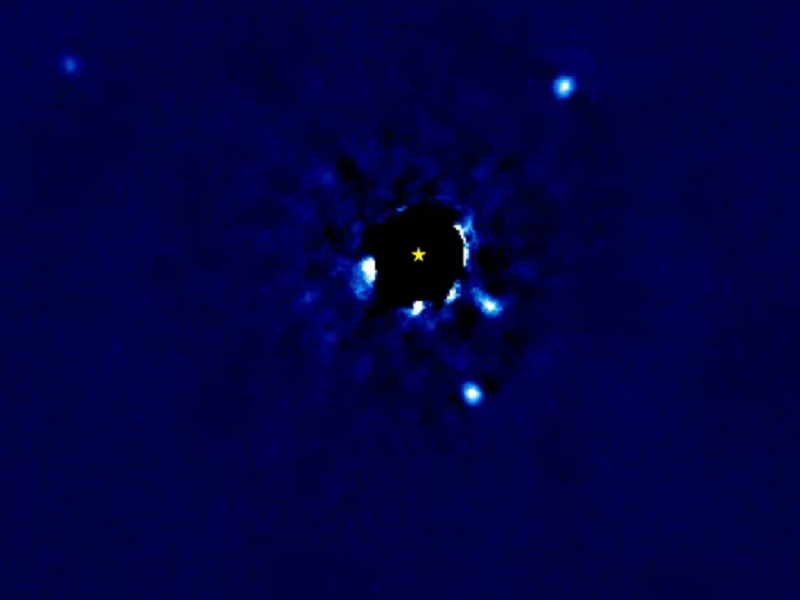 Un giorno nel sistema planetario Hr 8799