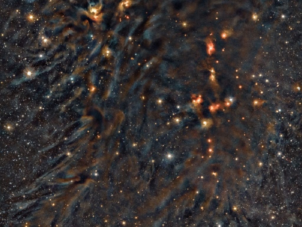 Utilizzando osservazioni della regione di formazione stellare dell’Ofiuco, gli astronomi hanno rivelato un flusso del radionuclide alluminio-26 da un vicino ammasso stellare