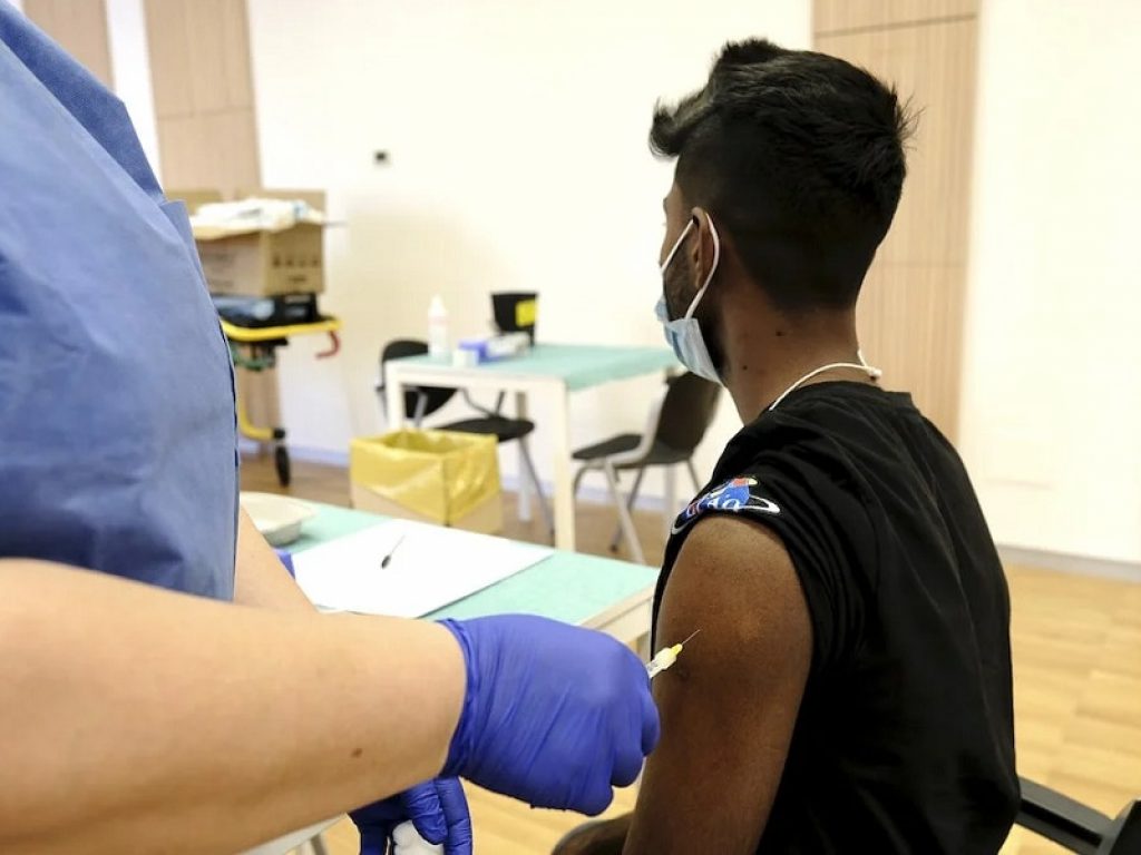 vaccino migranti africa