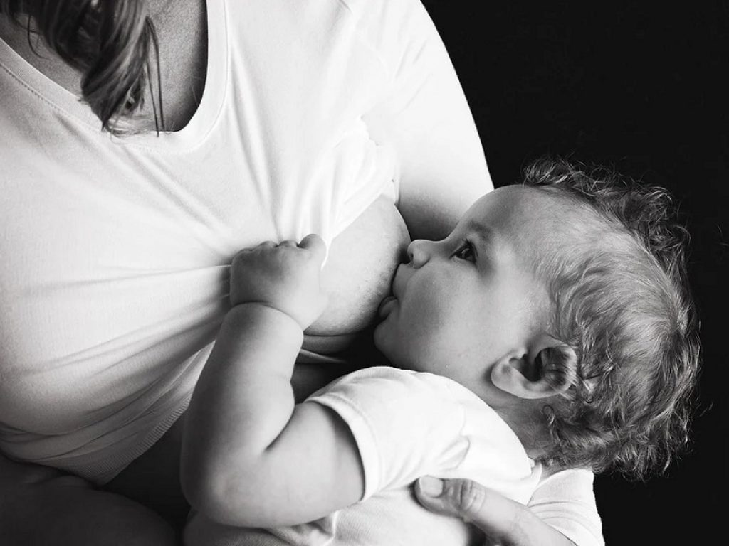allattamento al seno latte materno