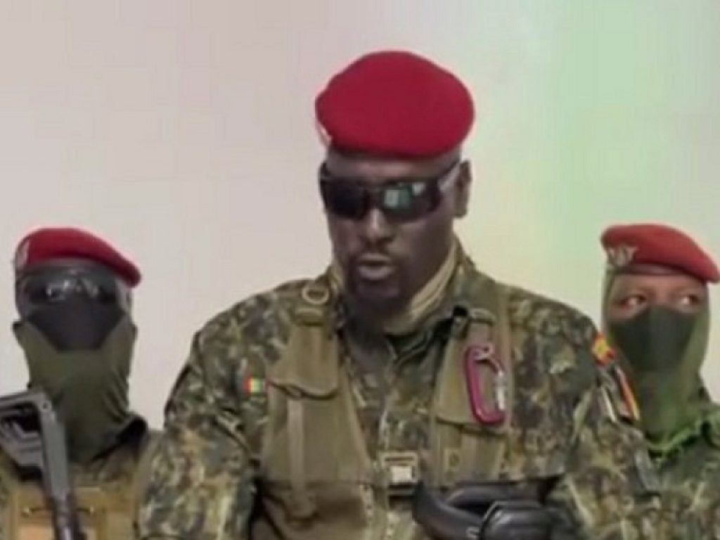 Colpo di stato in Guinea: i militari arrestano il presidente Condé e annunciano la nascita di un nuovo governo