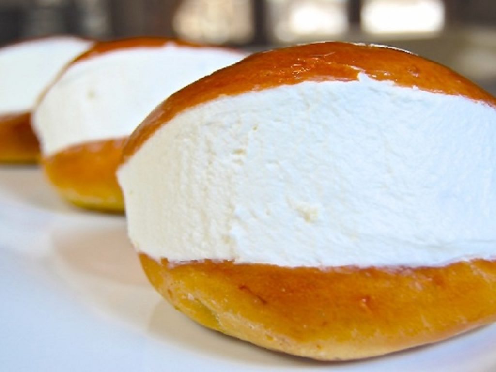 In Giappone tutti pazzi per il maritozzo: il dolce romano diventa un neologismo nel dizionario della storica casa editrice Sanseido