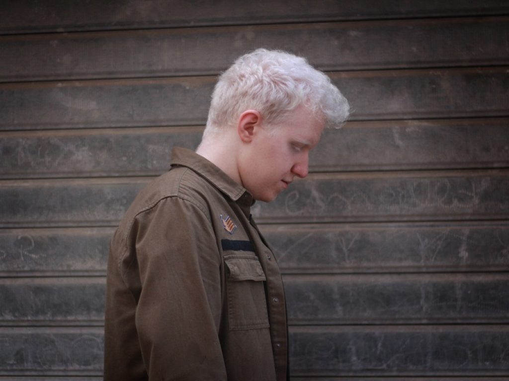 Mattia Fortebuono torna sulla scena musicale con il nuovo singolo "Roma Milano": il brano è online sulle piattaforme digitali