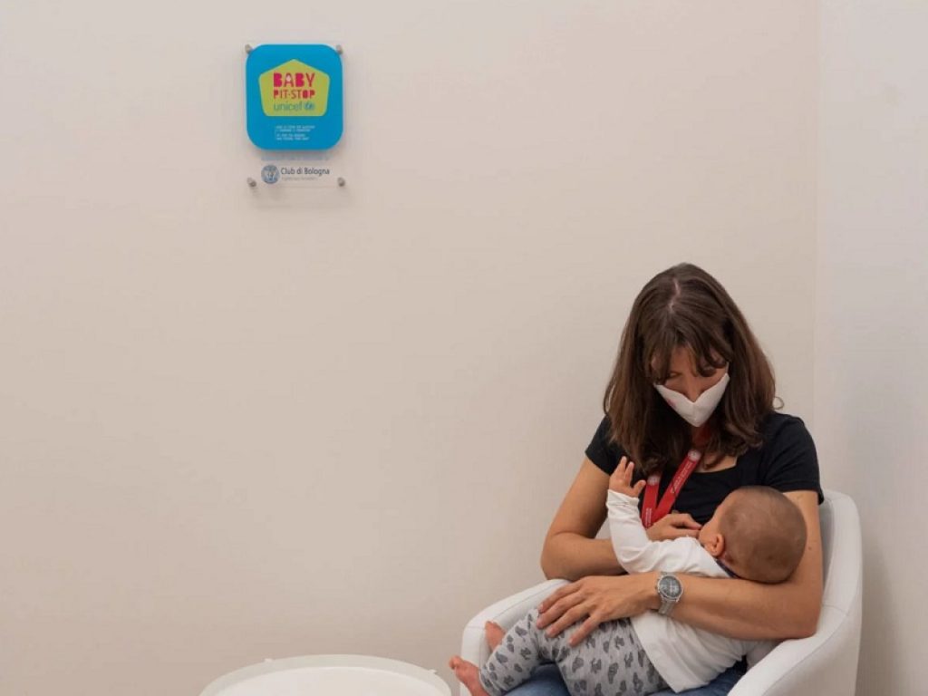 Nei musei di Bologna arrivano i baby pit-stop per l’allattamento. I primi sono a Palazzo Poggi, al museo di geologia Capellini e al Museo della Musica