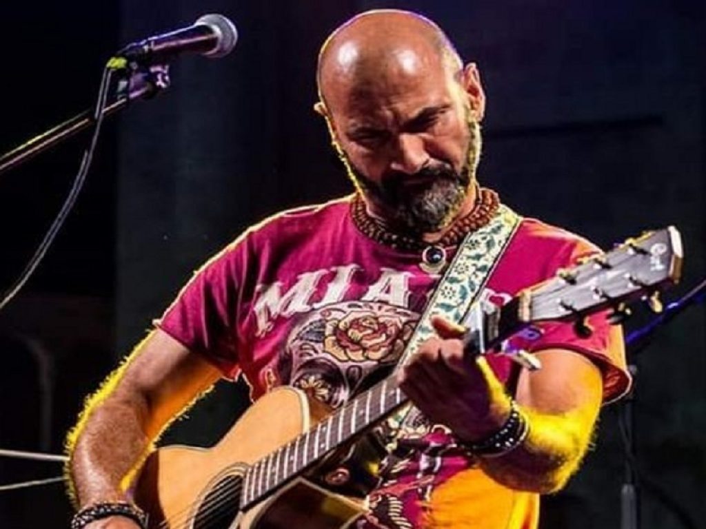 Delio Lambiase canta "Ngoppa ‘a spiaggia"