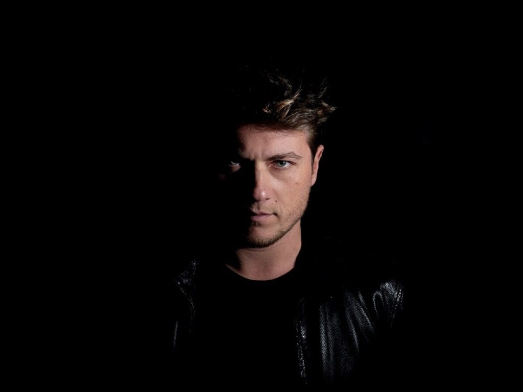 "Fermale" è il nuovo brano di Simone Pastore