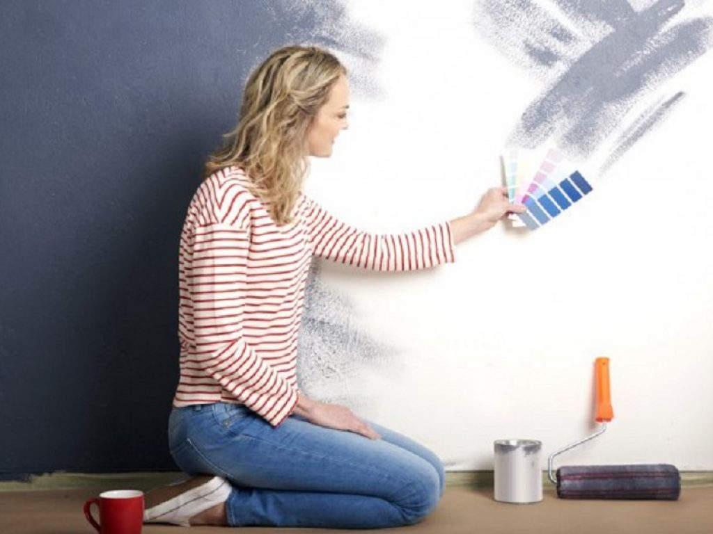 Come trasformare la casa rinnovando le pareti: poster incorniciati, stampe su tela, fotomurali sono alcune delle soluzioni.