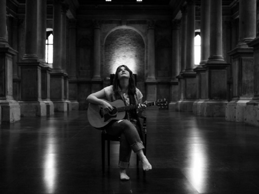 Chiara Raggi online con il videoclip di Lacrimometro