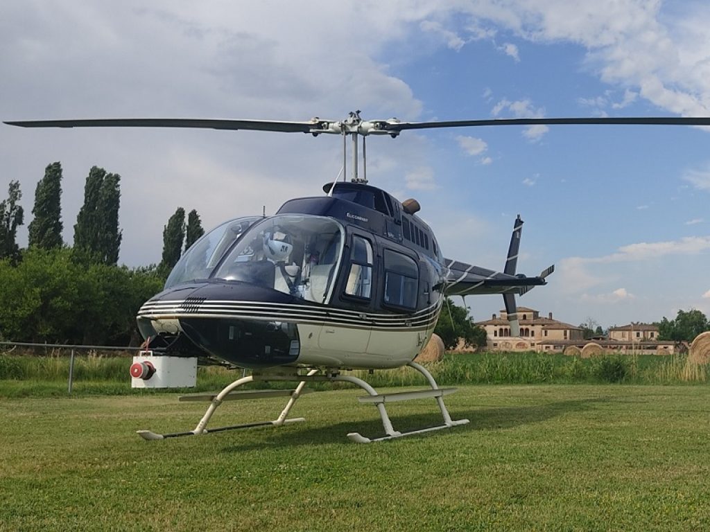 E-Distribuzione controlla in elicottero le linee elettriche toscane