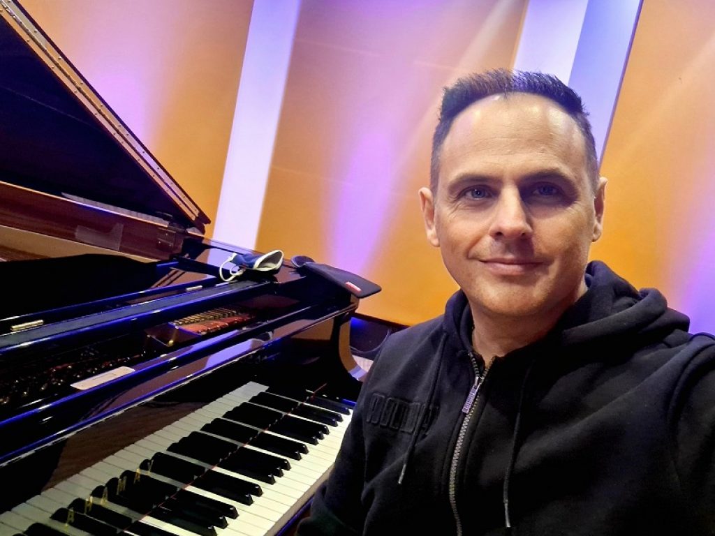 Disponibile in rotazione radiofonica e online su tutte le piattaforme digitali "Vertigo", il nuovo singolo di Fabio D'Amato