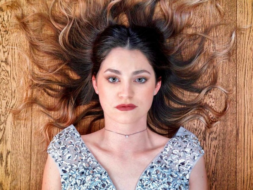 In radio per MTmusic “Parole”, il nuovo singolo pop di Martina Dal Cin, cantautrice 26enne di origini venete. La produzione musicale è di Gianni Vancini