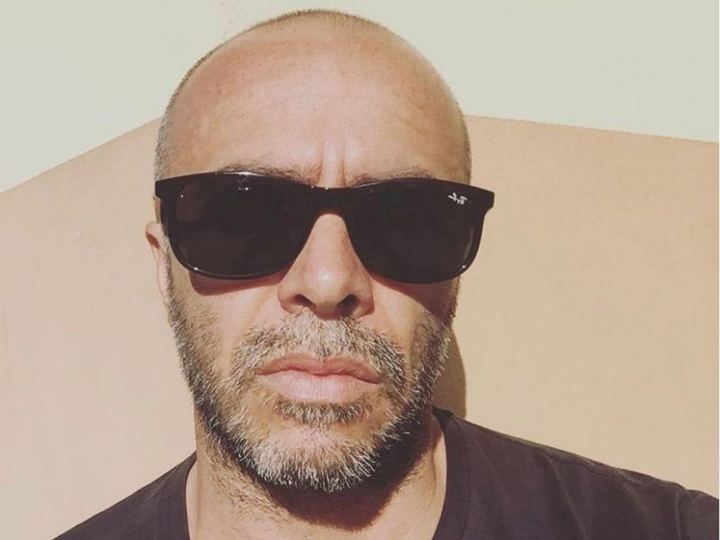 "Aspetto che ritorni" è il titolo del brano che segna l'esordio discografico da solista del cantautore siciliano Giuseppe Fava